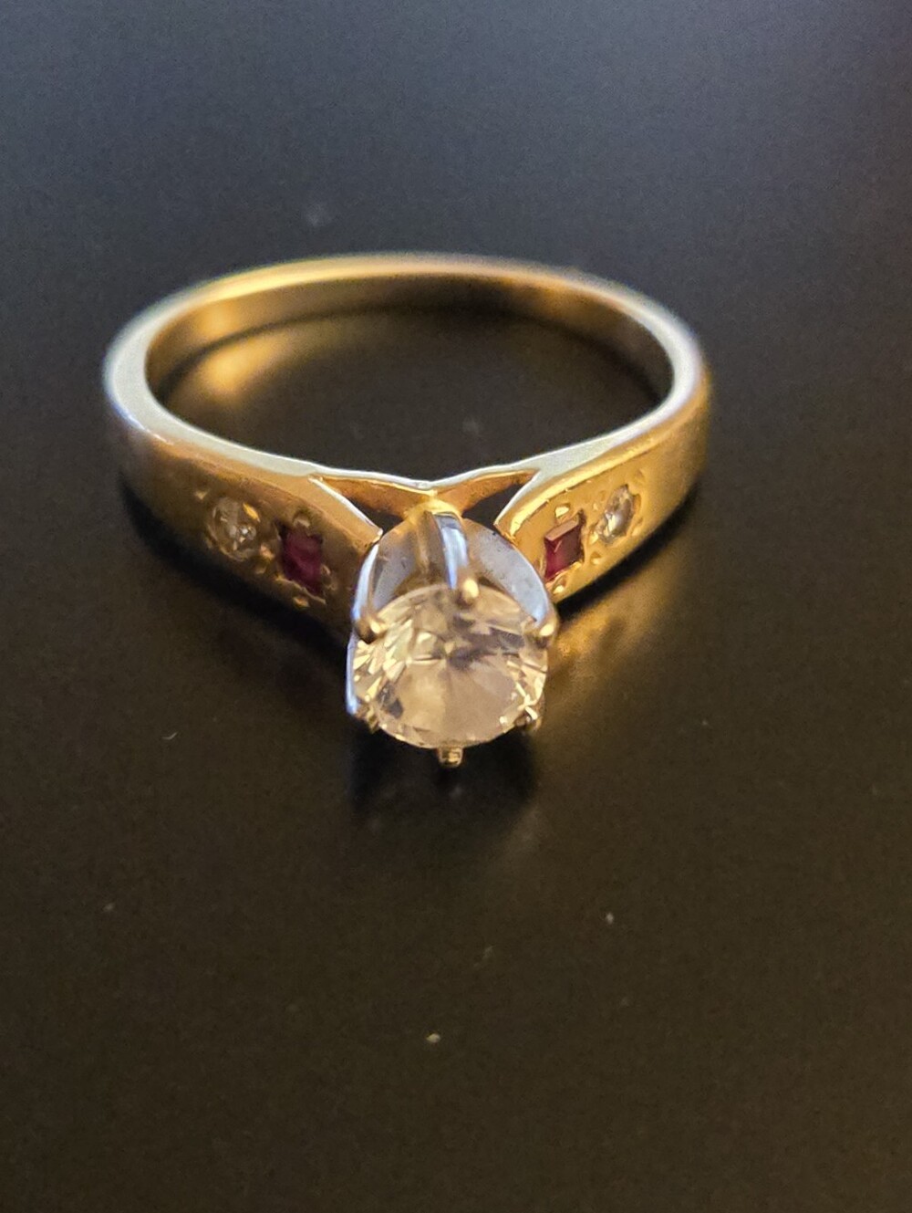14K Gold Ring with Solitaire Clear Stone Flanked by Red & Clear Accent Stones